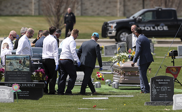 Сви се присећају УЖАСНОГ ГРИПА који су имали пре пандемије и питају се ДА ЛИ ЈЕ ТО БИЛА КОРОНА: Ниједан лекар није могао да схвати шта се дешава мом брату, а онда...